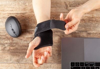 Using a Hand Brace for Tendonitis Relief