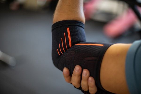 How to Use an Elbow Sleeve to Prevent or Manage Tendonitis and Arm